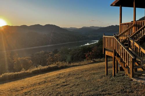 Tazewell House | Riverbend Retreat