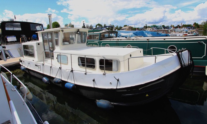Seurre House | Riverboat with dockside terrace or navigation option WITHOUT PERMIT