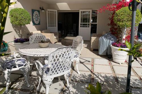 Plettenberg Bay Apartment | Riverclub Club Mews - modern, spacious, close to the beach
