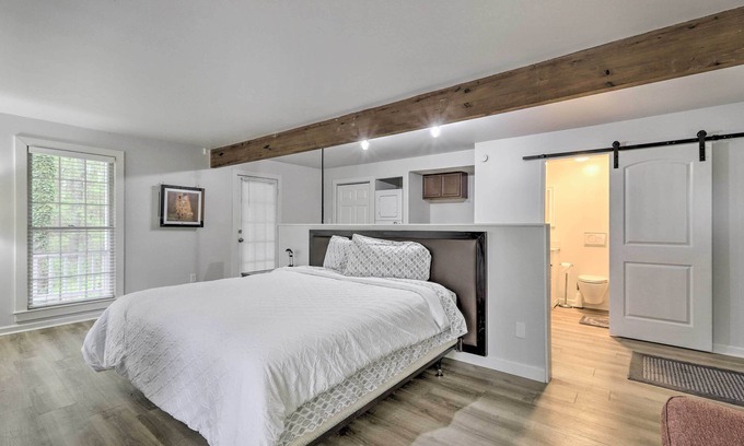 Riverdale Apartment | Riverdale Studio ~ 18 Mi to Downtown Atlanta!