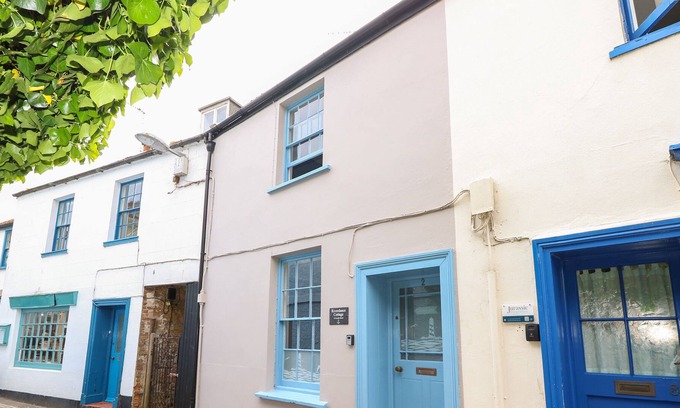 Lyme Regis Cabin | RIVERDANCE COTTAGE, pet friendly, with open fire in Lyme Regis