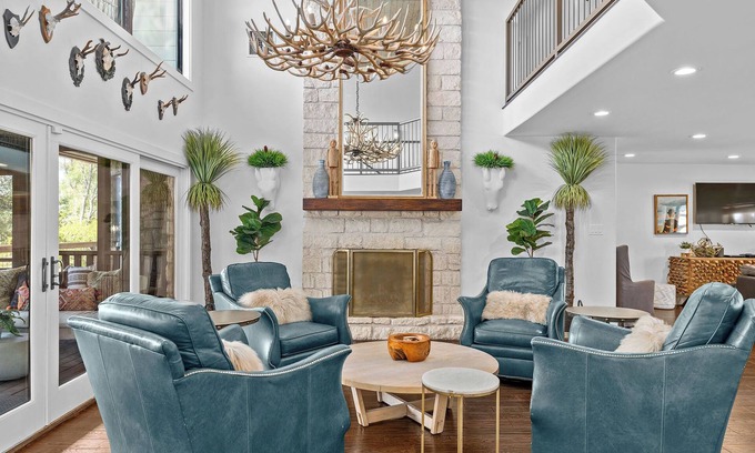 Wimberley House | Riverfront | 5 Acres | 2 Hot Tubs | Sleeps 17