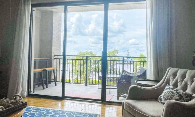 Downtown Wilmington Apartment | Riverfront balcony WSR #10