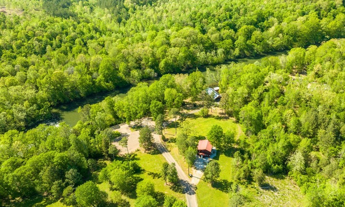 Murfreesboro Cabin | Riverfront Cabin on the Little Missouri 3 bed, 3 bath TriPlex