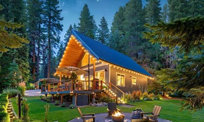 Ardenvoir House | Riverfront Chalet near Lakes, Mountains & Leavenworth!