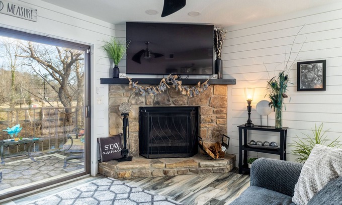 Townsend Condo | Riverfront Condo, Super Conveniently Located!