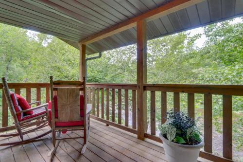 Townsend Apartment | Riverfront Couples Retreat in Smoky Mountains!