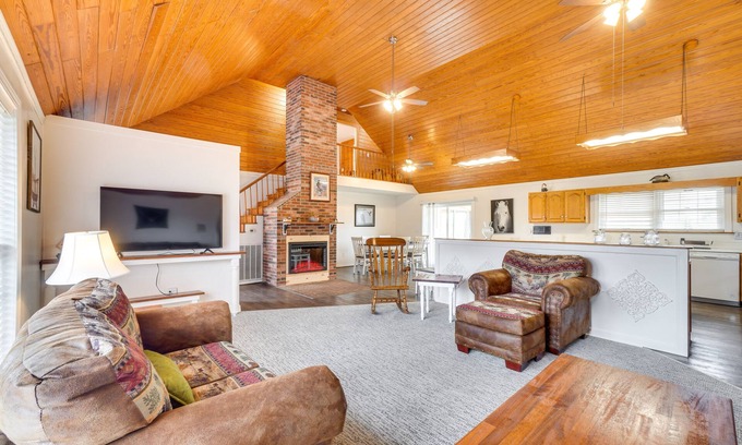 Dayton House | Riverfront Dayton Getaway on 700 Wooded Acres!