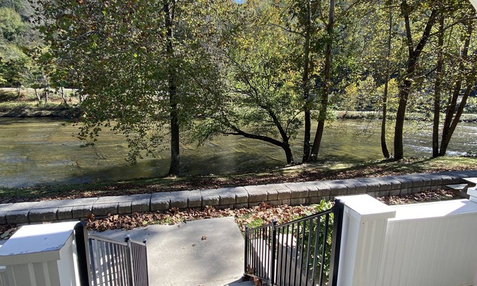 Frank Cottage | Riverfront, Fire Pit, Swimming, Tubing, Fishing, Easy Access