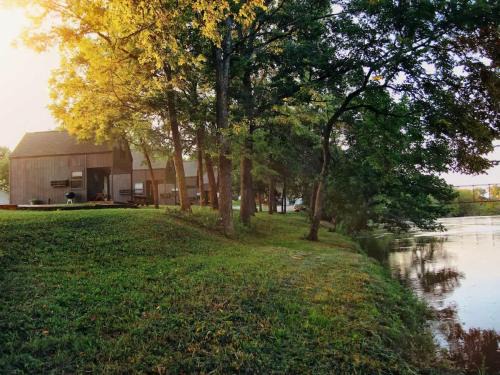 Caplinger Mills House | Riverfront Getaway Cabin #3 - Sleeps 4