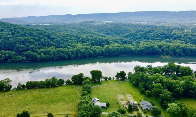 Bakerton House | Riverfront Harpers Ferry! Private Dock, Hot Tub, Kayaks, Golf Cart