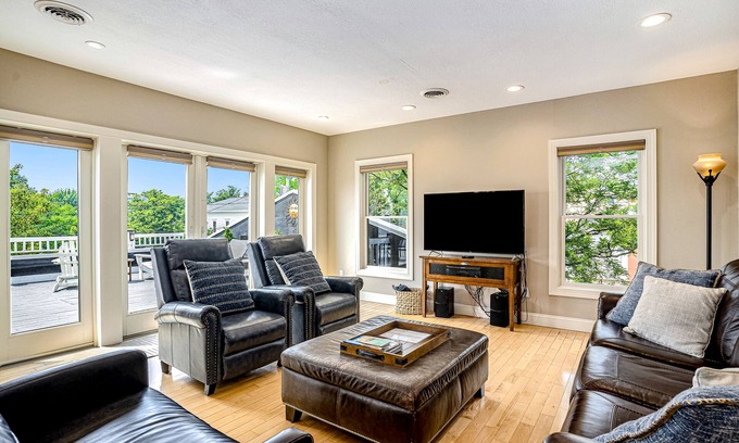 Saugatuck Condo | Riverfront Home w/Private Deck/River Views/Free WiFi - Near Restaurants/Marina