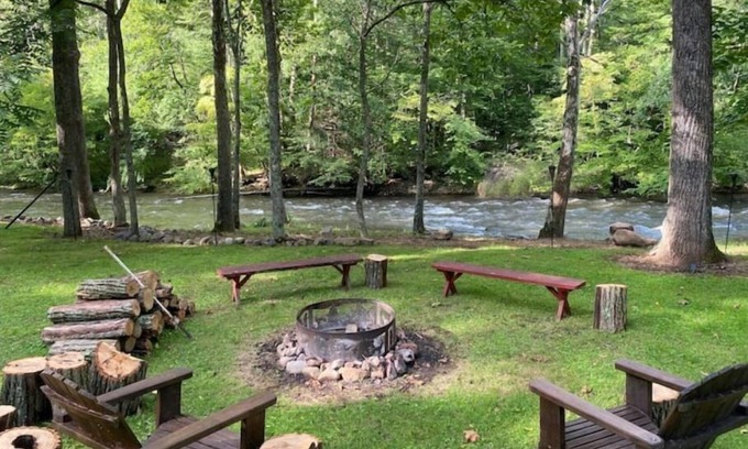 Damascus House | Riverfront House in Damascus VA