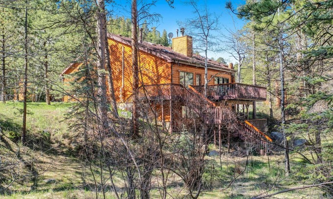 Aspen Brook House | Riverfront Lodge/AC/walk to RMNP TH & YMCA /3mi to EP/fishing & playground