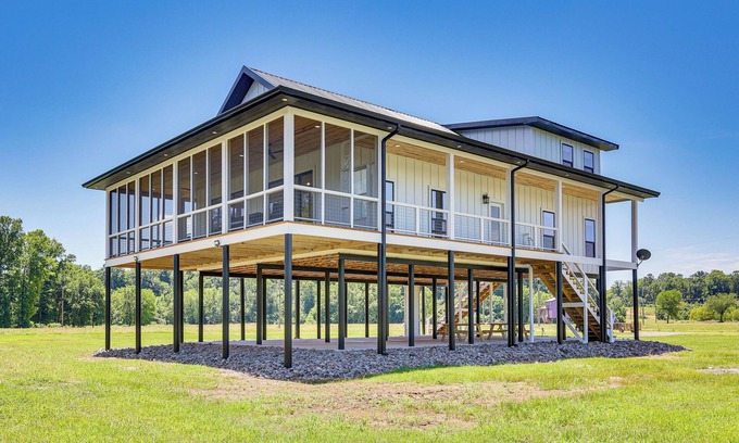Nashville Cabin | Riverfront Murfreesboro Cabin w/Fire Pit