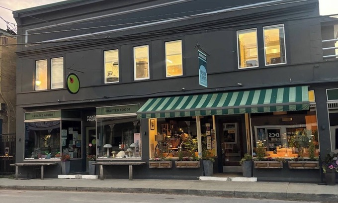 Narrowsburg Apartment | Riverfront on main street Narrowsburg - a vacationer's playground