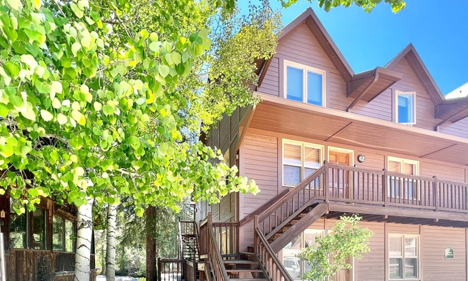 Grand Lake Condo | Riverfront retreat with a kitchenette, washer/dryer, & shared patio