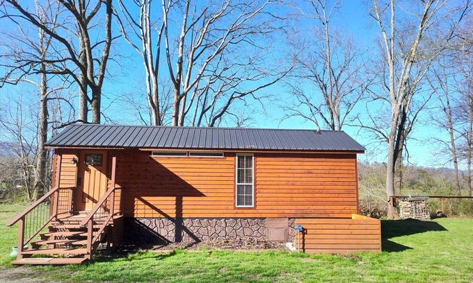 Andrews Cabin | Riverfront Romantic Getaway