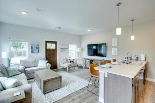 Sheboygan House | Riverfront Sheboygan Townhome with Grill!