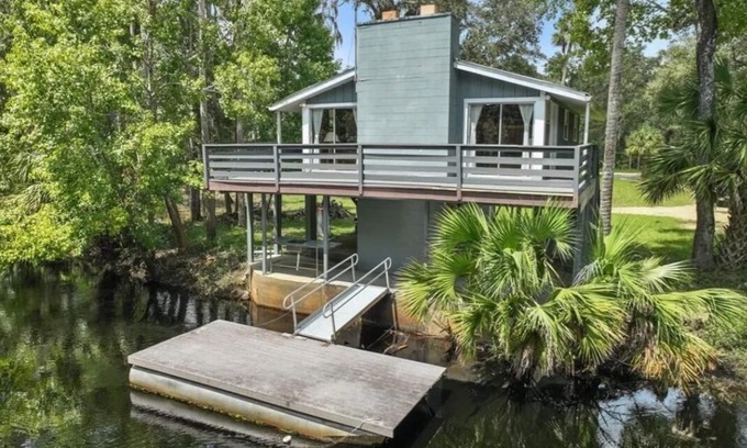 Steinhatchee Cabin | Riverfront! Snappin Turtle Cabin, Balcony-Floating dock-Fishing.