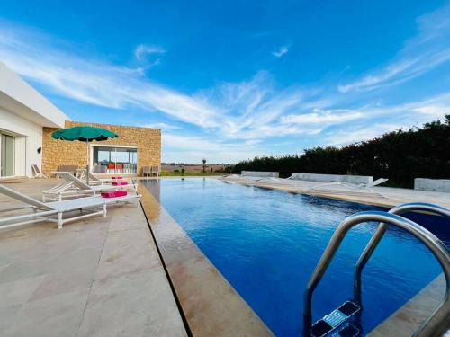 Shoul Villa | Riverside 3BR Farm - Pool & Stunning Views