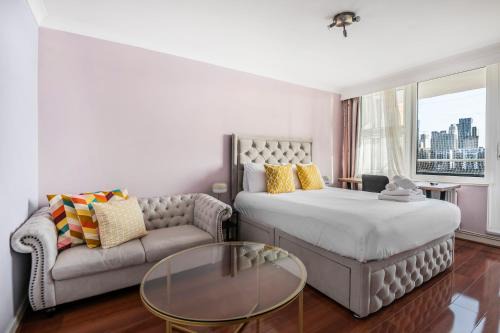 Surrey Docks Apartment | Riverside 3BR with Easy Transport 20mins to City Centre