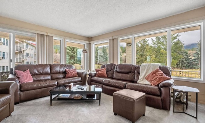 East Kootenay Condo | Riverside Retreat | Hot Springs | Golf | Ground FL