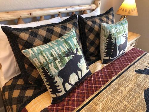 Grants Pass Villa | Riverside Cabin 6
