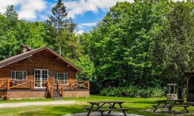 Saint-Raymond Cabin | Riverside Cabin: Kayaking, Fishing, and Relaxation