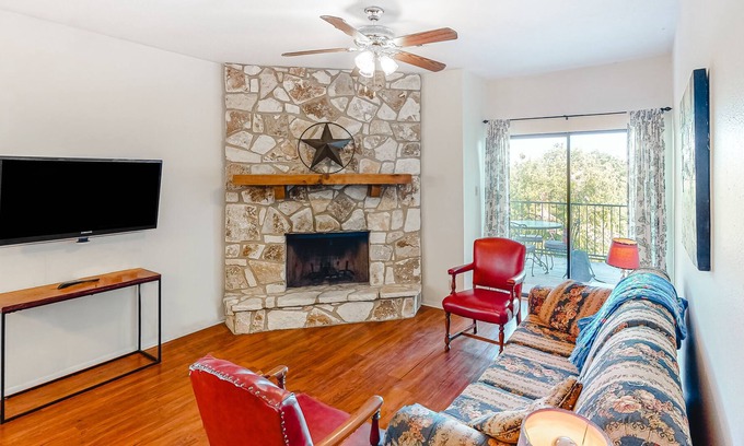 New Braunfels Condo | Riverside condo with pool and river access, washer/dryer, AC - snowbirds OK
