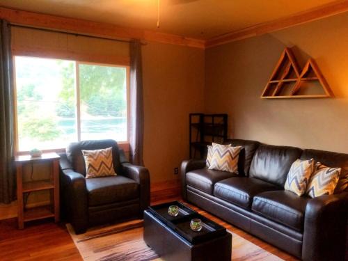 Trail Apartment | Riverside Cottage a charming , comfy home with stunning river views