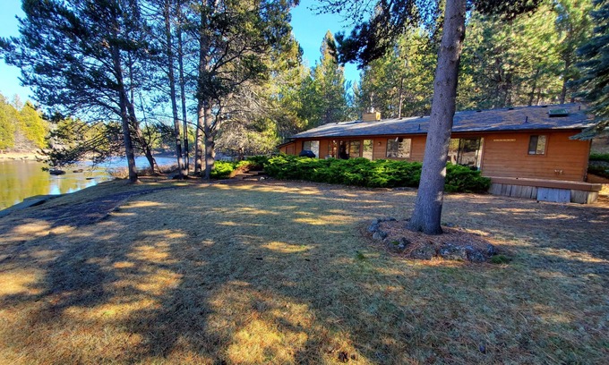 Deschutes River Woods House | Riverside Family Retreat On The Deschutes