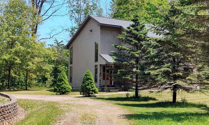 Marion House | Riverside/Fishing/Arcade/Pool Table/Disk Golf/Fire Pit/Basketball/Pets/WiFi/UTV