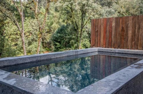Valle de Bravo House | Riverside Haven Elegant House with Serene Forest