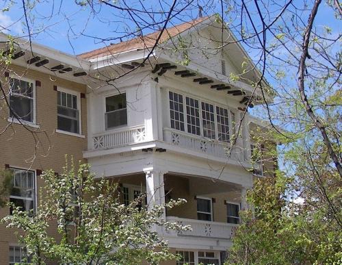 Lava Hot Springs Hotel | Riverside Hot Springs Inn & Spa - Adults Only