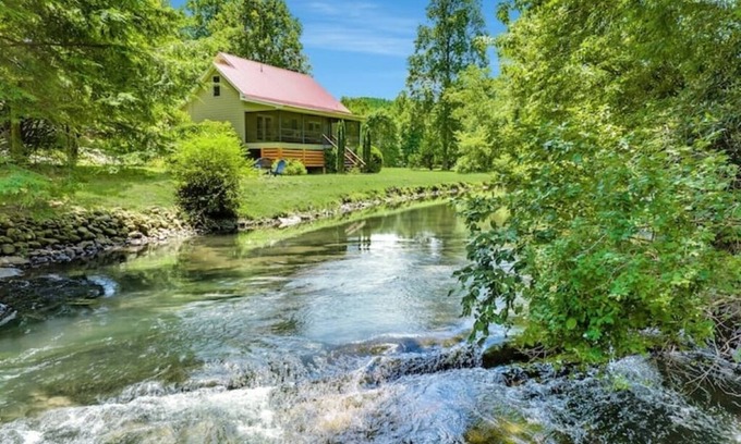 Suches House | Riverside Oasis! Close to Helen and Wineries