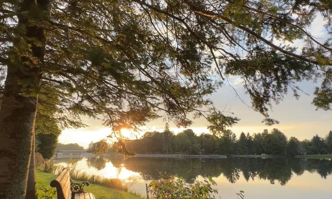 Brock Cottage | Riverside Oasis w/hot tub, glass cabin, pool table