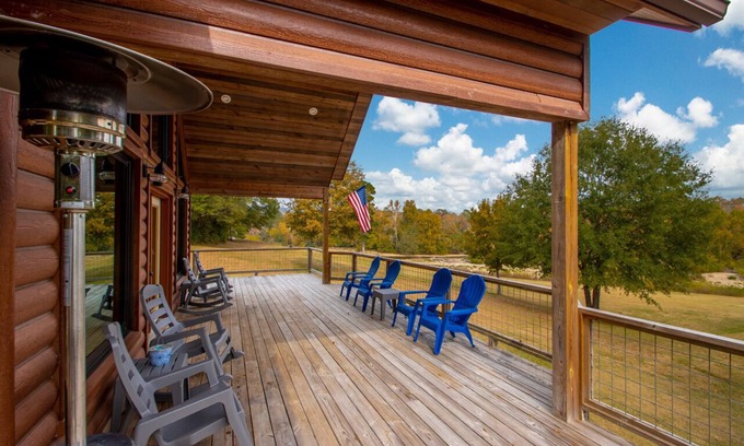 Glenwood House | Riverside on Vaughn with Game Room and More space!