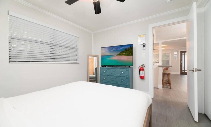 Riverside Park Apartment | Riverside Park Tropical Flat #1 Charming apartment in lovely Fort Lauderdale.
