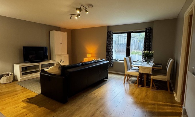 Tillicoultry Apartment | Riverside Rest - 2 bedroom apartment: sleeps 4 guests with private parking