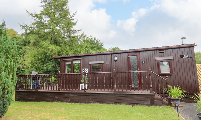 Builth Wells Cottage | RIVERSIDE REST, family friendly, with a garden in Builth Wells