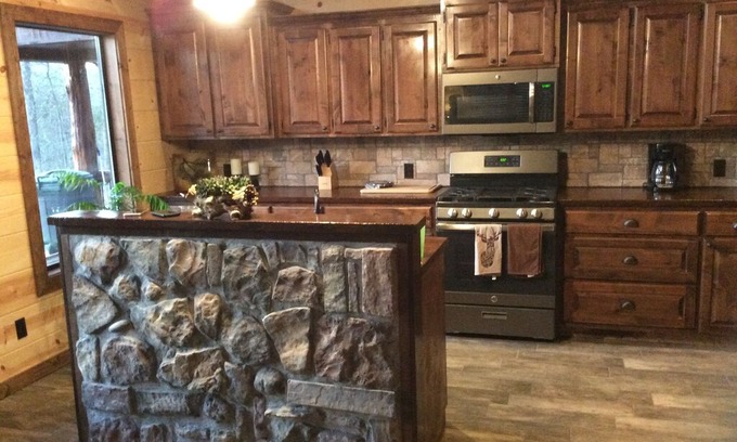 Smithville Cabin | "Riverside Retreat" Luxury on Mountain Fork River.