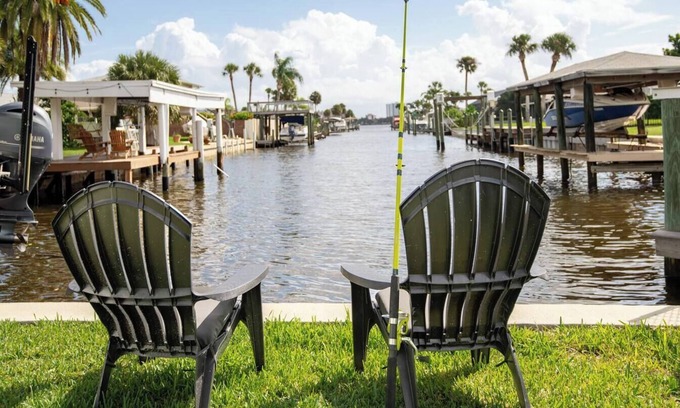 South Daytona Apartment | Riverside Retreat w/Fireplace