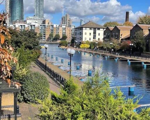 Island Gardens Apartment | Riverside View