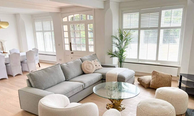 Bray on Thames House | Riverside Walks, Dorney, Windsor, Nr Bray, Sleeps 14, Detached House/parking