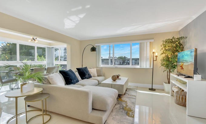 Pompano Beach Apartment | RiversideBright 3: Pompano Beach Retreat