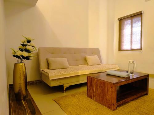 Jabalpur Apartment | Riverstone 1BHK - Malaiya HomeStays