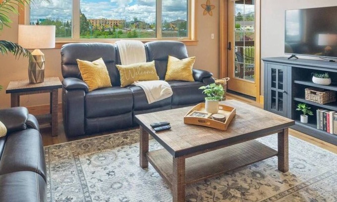 Coeur d'Alene Apartment | Riverstone Retreat- Walk, Shop, Eat & Play!