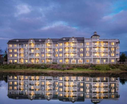 Seaside Hotel | Rivertide Suites