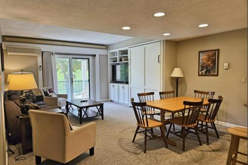 Lincoln Apartment | Riverview at Rivergreen
